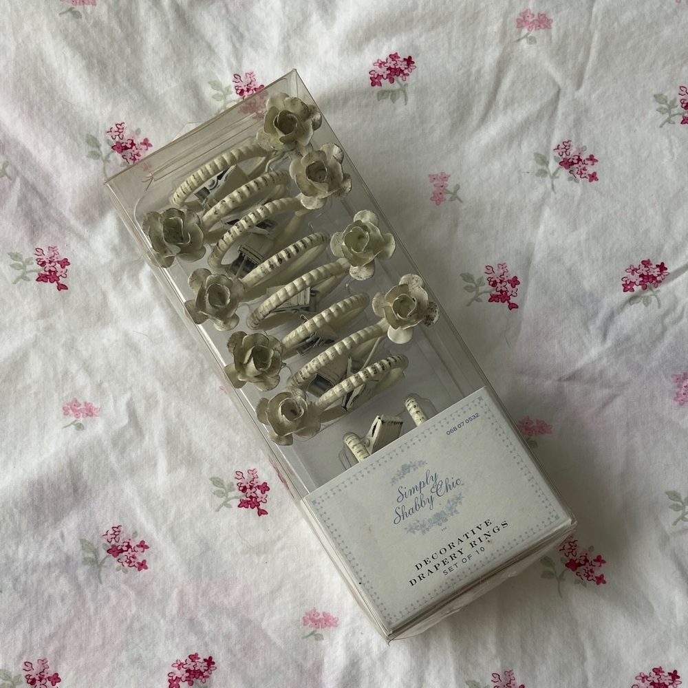 Simply Shabby Chic Drapery Curtain Rings Set of 10 Floral Cream NEW - Picture 8 of 8